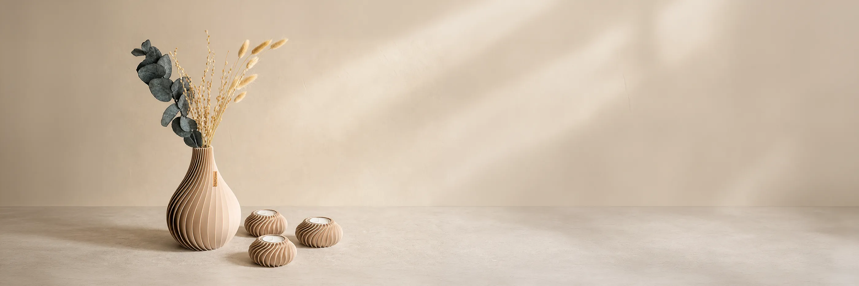 Vase und Teelichthalter der Ventura Linie in cappuccino